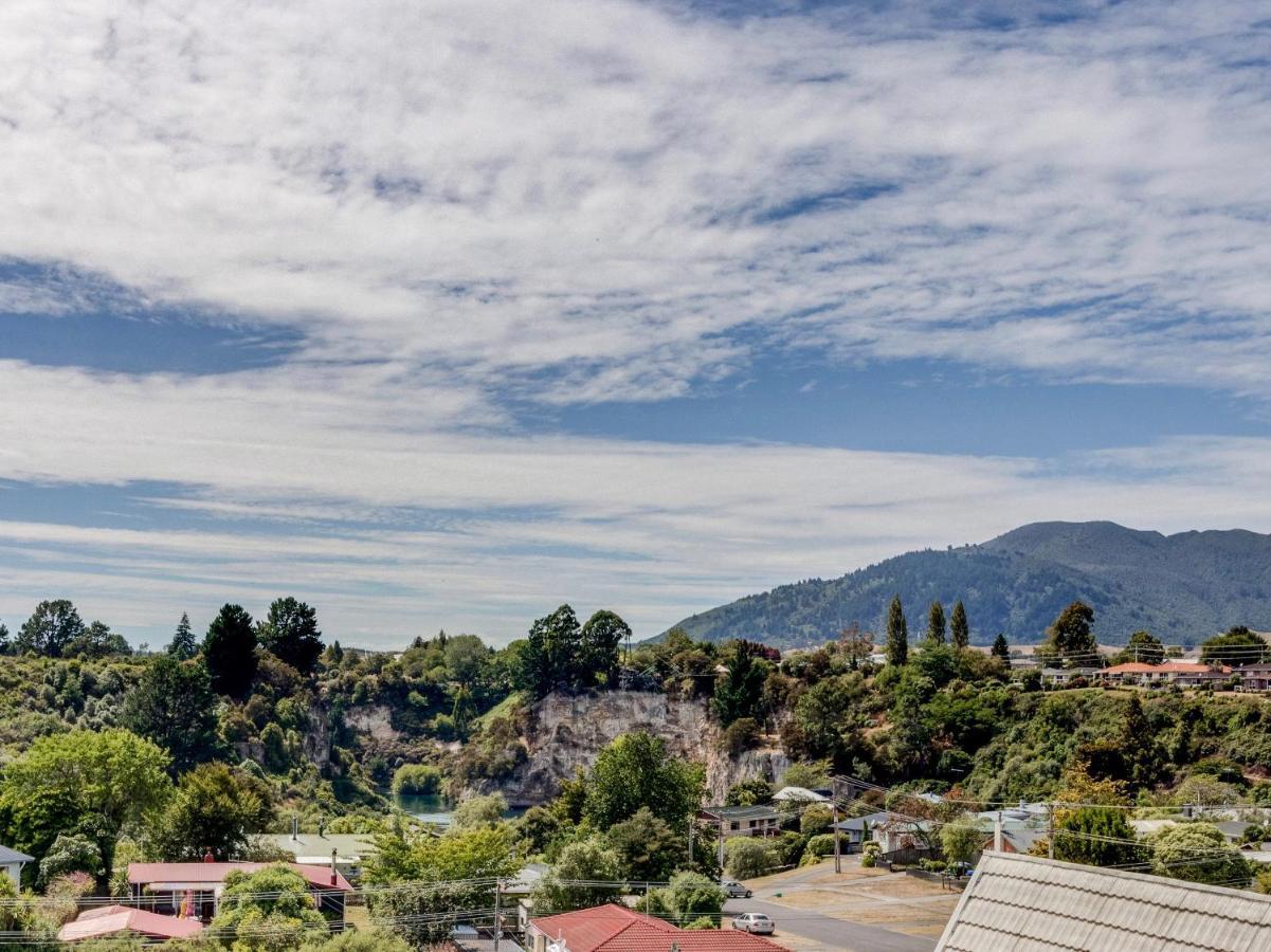 Treetop Hideaway - Taupo Holiday Home Εξωτερικό φωτογραφία