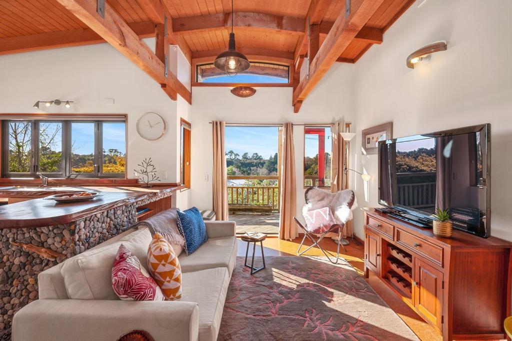 Treetop Hideaway - Taupo Holiday Home Εξωτερικό φωτογραφία